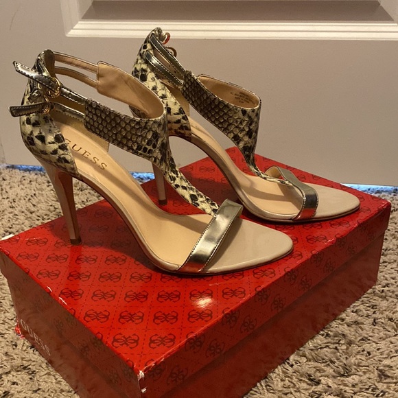 Guess, snake skin color, 3 inch heels - Picture 2 of 3